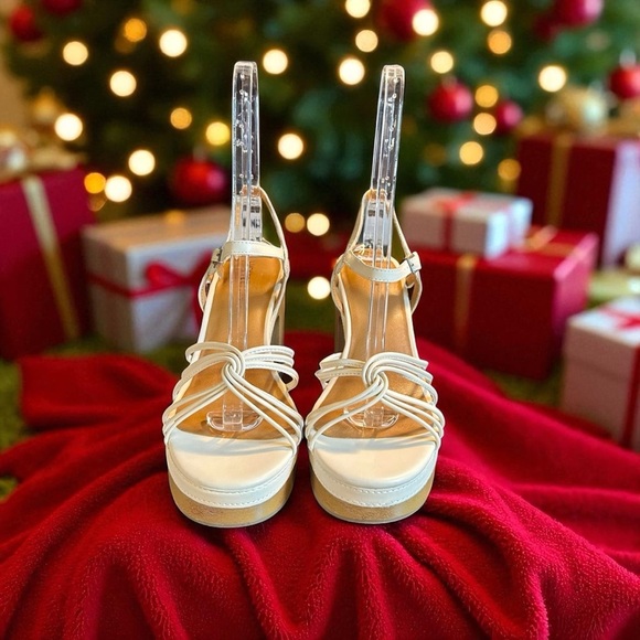 NWT Lucky Brand Women’s ‘Ismene’ Buckle Platform Heeled Sandals in “Vanilla” 11 - Picture 3 of 16